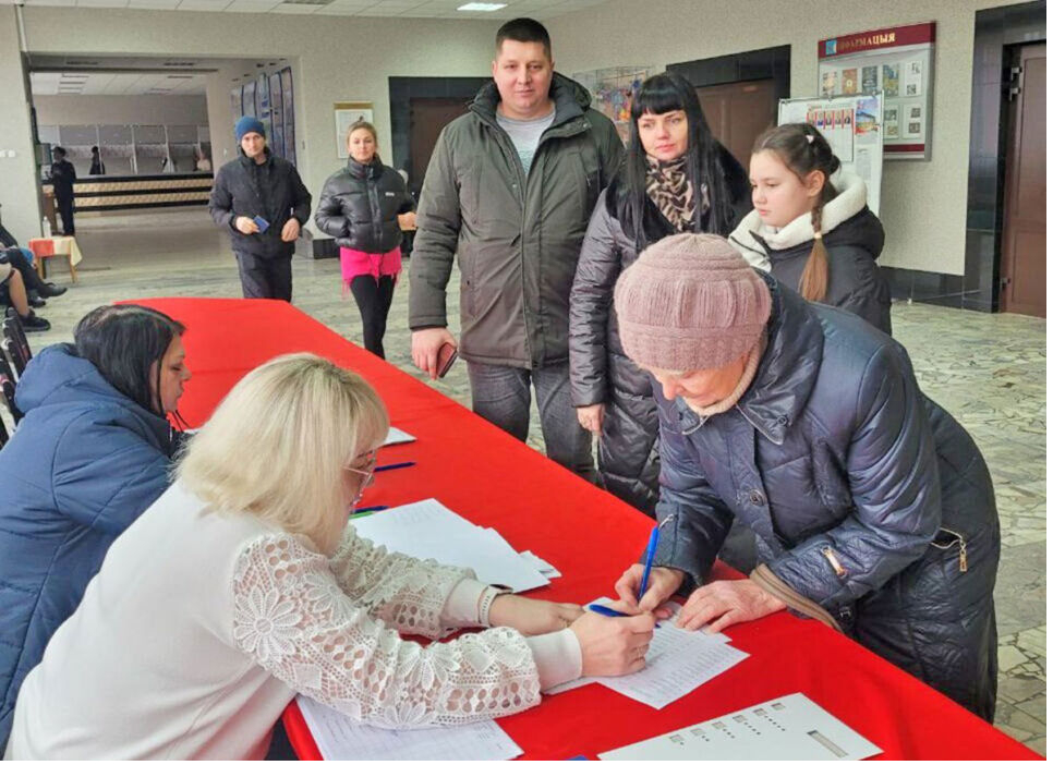 В дни досрочного голосования круглянцы спешат на избирательные участки